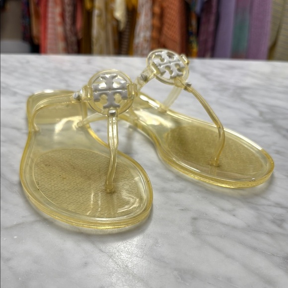 Tory Burch Clear Mini Miller Jelly Thong Sandal with White Monogram Size 8 - Picture 1 of 7